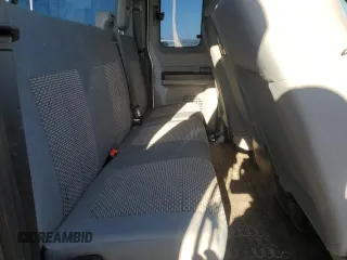 2011 Ford F-250 XL z VIN 1FT7X2B69BEB73125, wystawiony jako Copart lot #53625585 z przebiegiem 200 733 mil mil oraz Czysty tytuł • Clean title. Historia ofert i sprzedaży dostępna na DreamBid. Obrazek 10.