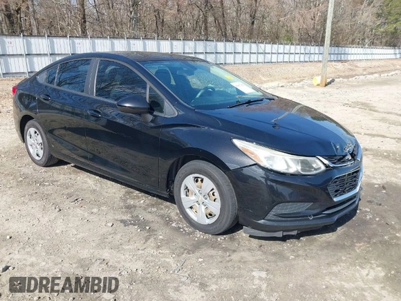 2017 Chevrolet Cruze LS z VIN 1G1BC5SM6H7107353, wystawiony jako IAAI lot #41817282 z przebiegiem 169 385 mil mil oraz . Historia ofert i sprzedaży dostępna na DreamBid. Obrazek 1.