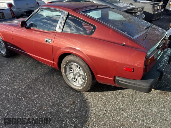 1980 Datsun 280ZX z VIN HS130198111, wystawiony jako Copart lot #84153084 z przebiegiem 106 400 mil mil oraz Tytuł czysty. Historia ofert i sprzedaży dostępna na DreamBid. Obrazek 3.