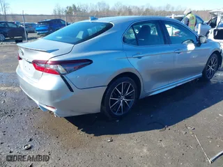 2021 Toyota Camry SE Nightshade with VIN 4T1G11AK5MU411101, listed as a IAAI auction lot 41586722 with 133,212 mi miles. Bid and sale history available at carsss.com. Image 4.