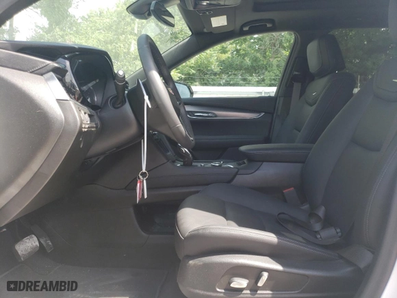 2022 Cadillac XT6 Luxury with VIN 1GYKPAR41NZ163141, listed as a Copart auction lot 59064293 with 10,128 mi miles. Bid and sale history available at carsss.com. Image 7.