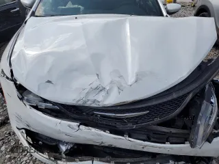 2015 Chrysler 200 S z VIN 1C3CCCBG1FN557242, wystawiony jako Copart lot #54767335 z przebiegiem 62 946 mil mil oraz Szkoda całkowita • Salvage title. Historia ofert i sprzedaży dostępna na DreamBid. Obrazek 11.