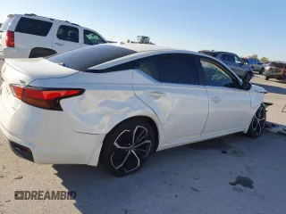 2019 Nissan Altima SR with VIN 1N4AL4CV0KC245074, listed as a Copart auction lot 49222565 with 112,769 mi miles and Clean Title. Bid and sale history available at DreamBid. Image 3.