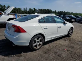 2013 Volvo S60 T5 Premier with VIN YV1612FS5D1228372, listed as a Copart auction lot 61927585 with 98,451 mi miles and Salvage title. Bid and sale history available at DreamBid. Image 3.