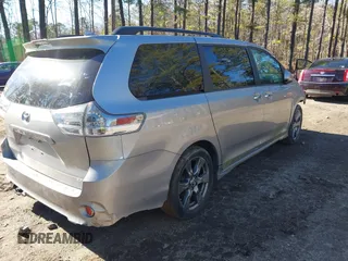 2018 Toyota Sienna SE z VIN 5TDXZ3DC3JS927325, wystawiony jako IAAI lot #41708684 z przebiegiem 95 929 mil mil oraz . Historia ofert i sprzedaży dostępna na DreamBid. Obrazek 4.
