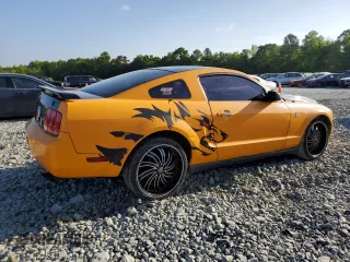 2008 Ford Mustang Deluxe with VIN 1ZVHT80N785158335, listed as a Copart auction lot 55630555 with 227,651 mi miles and Clean Title. Bid and sale history available at carsss.com. Image 3.