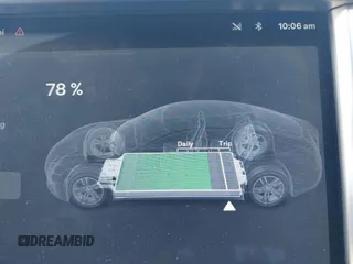 2013 Tesla Model S z VIN 5YJSA1DN6DFP03367, wystawiony jako IAAI lot #42565978 z przebiegiem 105 945 mil mil oraz . Historia ofert i sprzedaży dostępna na DreamBid. Obrazek 16.