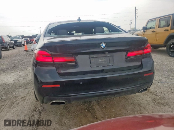 2021 BMW 5 Series 530i z VIN WBA53BH00MCF87964, wystawiony jako Copart lot #55926825 z przebiegiem 88 880 mil mil oraz Czysty tytuł • Clean title. Historia ofert i sprzedaży dostępna na DreamBid. Obrazek 6.