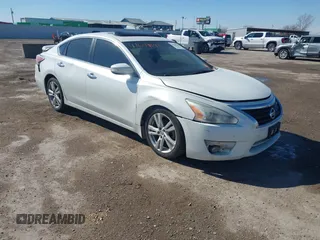 2015 Nissan Altima S z VIN 1N4BL3AP7FC436368, wystawiony jako IAAI lot #41609849 z przebiegiem 228 598 mil mil oraz . Historia ofert i sprzedaży dostępna na DreamBid. Obrazek 1.