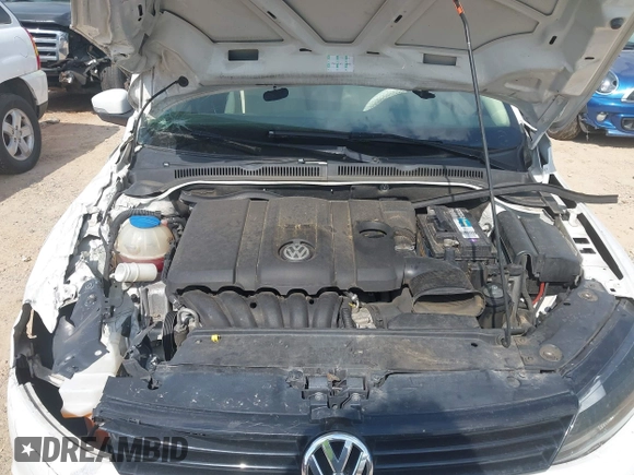 2011 Volkswagen Jetta SE with VIN 3VWDX7AJ9BM352889, listed as a IAAI auction lot 42276273 with Not provided miles and . Bid and sale history available at DreamBid. Image 10.