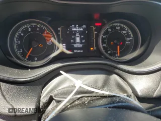 2019 Jeep Cherokee Latitude Plus with VIN 1C4PJMLX3KD251974, listed as a Copart auction lot 63378625 with 59,144 mi miles and Salvage title. Bid and sale history available at DreamBid. Image 9.
