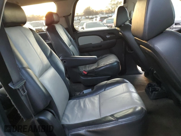 2008 Chevrolet Tahoe 3LT z VIN 1GNFK13068R131003, wystawiony jako Copart lot #46279485 z przebiegiem 203 095 mil mil oraz Szkody całkowita. Historia ofert i sprzedaży dostępna na DreamBid. Obrazek 11.