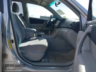 2008 Toyota Highlander Hybrid with VIN JTEEW41A082008629, listed as a IAAI auction lot 41958264 with 187,934 mi miles. Bid and sale history available at carsss.com. Image 5.