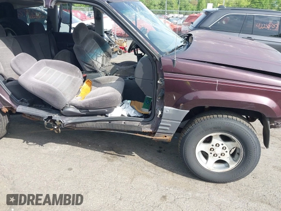 1998 Jeep Grand Cherokee Laredo с VIN 1J4GZ58S1WC103355, выставлен на аукционе IAAI как лот 42128472 с пробегом Не указан миль и . История ставок и продаж доступна на DreamBid. Изображение 13.