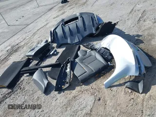 2025 Tesla Model 3 Long Range z VIN 5YJ3E1EA7SF892239, wystawiony jako IAAI lot #42068918 z przebiegiem 17 mil mil oraz . Historia ofert i sprzedaży dostępna na DreamBid. Obrazek 12.