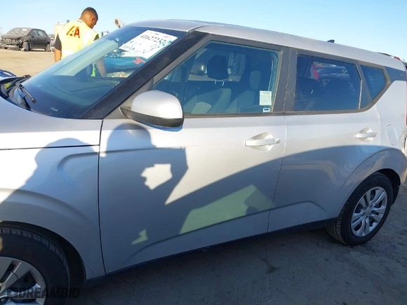 2021 Kia Soul LX with VIN KNDJ23AU8M7780425, listed as a IAAI auction lot 41627237 with 90,798 mi miles. Bid and sale history available at carsss.com. Image 14.