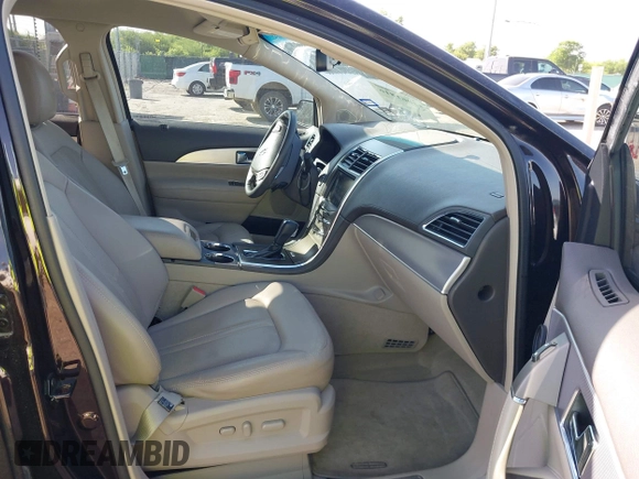 2013 Lincoln MKX z VIN 2LMDJ6JK8DBL28997, wystawiony jako IAAI lot #42061816 z przebiegiem 67 337 mil mil oraz . Historia ofert i sprzedaży dostępna na DreamBid. Obrazek 5.