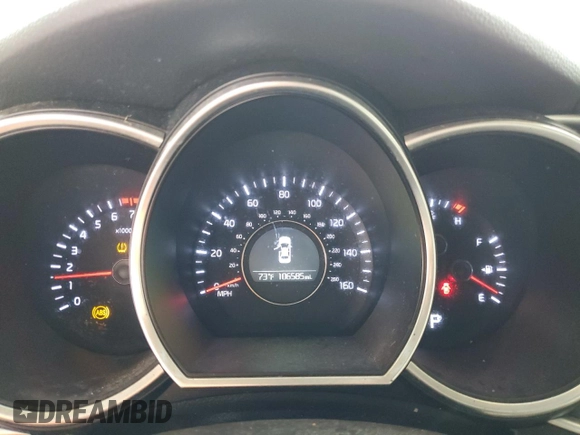 2014 Kia Optima EX z VIN 5XXGN4A79EG294524, wystawiony jako Copart lot #56227085 z przebiegiem 106 585 mil mil oraz Szkoda całkowita • Salvage title. Historia ofert i sprzedaży dostępna na DreamBid. Obrazek 9.