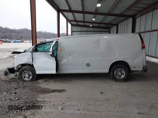 2019 Chevrolet Express Cargo z VIN 1GCWGBFG0K1248106, wystawiony jako IAAI lot #41415517 z przebiegiem Nie podano mil oraz . Historia ofert i sprzedaży dostępna na DreamBid. Obrazek 14.