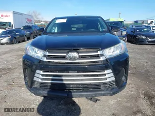 2018 Toyota Highlander LE with VIN 5TDBZRFHXJS825574, listed as a IAAI auction lot 41602075 with 87,954 mi miles. Bid and sale history available at carsss.com. Image 11.