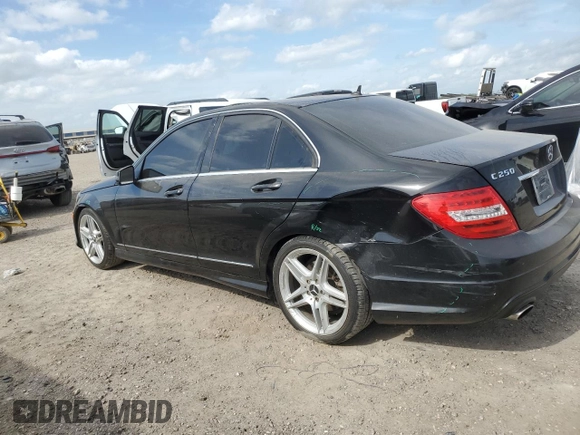 2013 Mercedes-Benz C 250 Sport z VIN WDDGF4HB2DA778901, wystawiony jako Copart lot #53280705 z przebiegiem 165 118 mil mil oraz Szkoda całkowita • Salvage title. Historia ofert i sprzedaży dostępna na DreamBid. Obrazek 2.