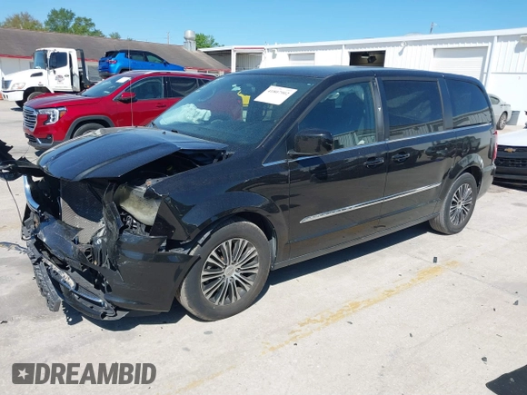 2014 Chrysler Town & Country S with VIN 2C4RC1HG1ER304229, listed as a IAAI auction lot 41807902 with 139,266 mi miles. Bid and sale history available at carsss.com. Image 17.