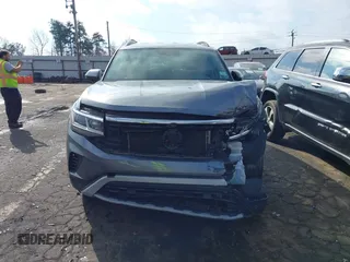 2021 Volkswagen Atlas SE z VIN 1V2WR2CA0MC585259, wystawiony jako IAAI lot #41525783 z przebiegiem 80 101 mil mil oraz . Historia ofert i sprzedaży dostępna na DreamBid. Obrazek 12.