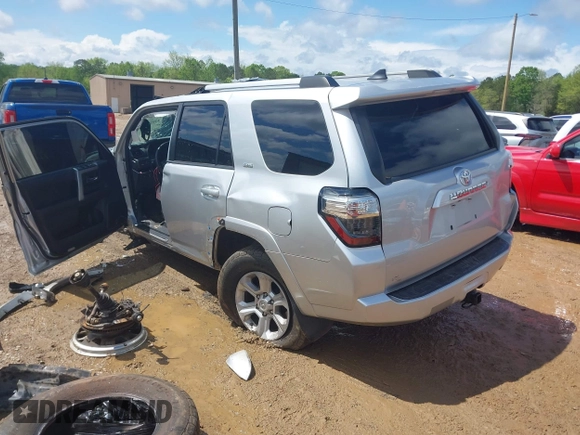 2021 Toyota 4Runner SR5 с VIN JTEMU5JR6M5885762, выставлен на аукционе IAAI как лот 42023275 с пробегом 113 140 миль миль и . История ставок и продаж доступна на DreamBid. Изображение 3.