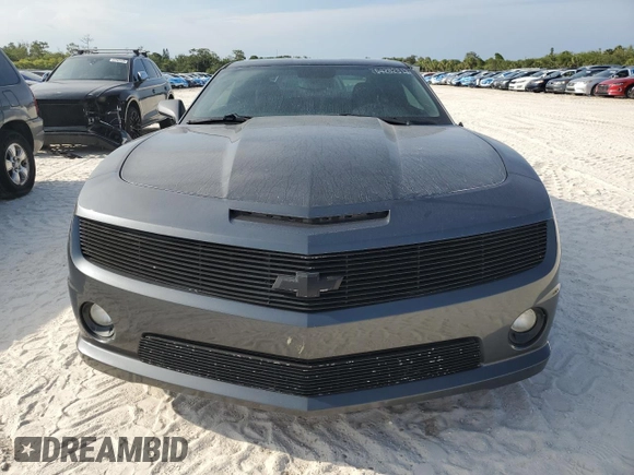 2010 Chevrolet Camaro 2SS z VIN 2G1FT1EW2A9178805, wystawiony jako Copart lot #64282813 z przebiegiem 87 771 mil mil oraz Szkody całkowita. Historia ofert i sprzedaży dostępna na DreamBid. Obrazek 5.