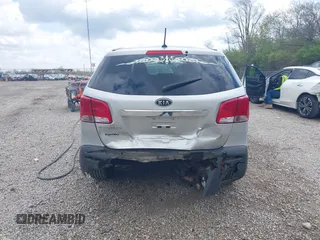 2013 Kia Sorento LX with VIN 5XYKTCA60DG372961, listed as a IAAI auction lot 42061693 with 181,034 mi miles. Bid and sale history available at carsss.com. Image 17.