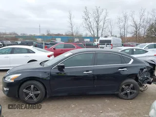 2014 Nissan Altima SV with VIN 1N4AL3AP8EN385266, listed as a IAAI auction lot 42050393 with 83,664 mi miles and . Bid and sale history available at carsss.com. Image 14.
