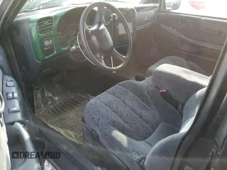 2001 GMC Sonoma SLS w/1SG Pkg with VIN 1GTCS19WX18167408, listed as a Copart auction lot 41805325 with 245,896 mi miles and Salvage Title. Bid and sale history available at carsss.com. Image 8.