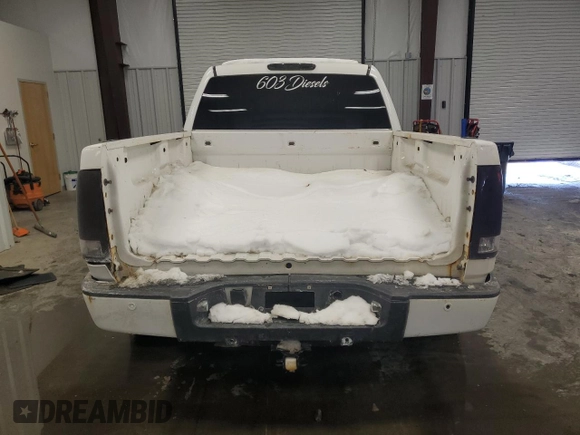 2011 GMC Sierra 1500 Denali z VIN 3GTP2XE26BG304637, wystawiony jako Copart lot #45878555 z przebiegiem 164 755 mil mil oraz Szkody całkowita. Historia ofert i sprzedaży dostępna na DreamBid. Obrazek 6.