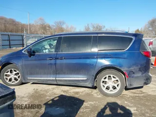 2018 Chrysler Pacifica Touring L z VIN 2C4RC1BGXJR127280, wystawiony jako IAAI lot #41374468 z przebiegiem Nie podano mil oraz . Historia ofert i sprzedaży dostępna na DreamBid. Obrazek 14.