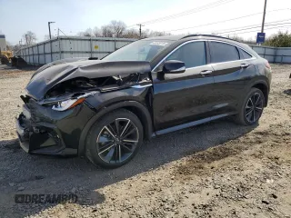2023 Infiniti QX55 Luxe z VIN 3PCAJ5JR8PF104050, wystawiony jako Copart lot #48693615 z przebiegiem 29 498 mil mil oraz Szkody całkowita. Historia ofert i sprzedaży dostępna na DreamBid. Obrazek 1.