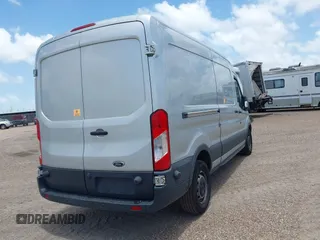 2015 Ford Transit Cargo z VIN 1FTNR2CM9FKB05431, wystawiony jako IAAI lot #42486662 z przebiegiem Nie podano mil oraz . Historia ofert i sprzedaży dostępna na DreamBid. Obrazek 4.