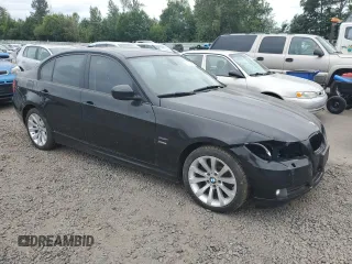 2011 BMW 3 Series 328i xDrive z VIN WBAPK5C59BA995157, wystawiony jako Copart lot #61009055 z przebiegiem 112 455 mil mil oraz Szkoda całkowita • Salvage title. Historia ofert i sprzedaży dostępna na DreamBid. Obrazek 4.
