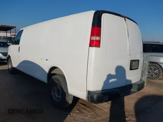 2007 GMC Savana Cargo Van with VIN 1GTGG29V571131451, listed as a IAAI auction lot 41455030 with 336,397 mi miles. Bid and sale history available at carsss.com. Image 3.