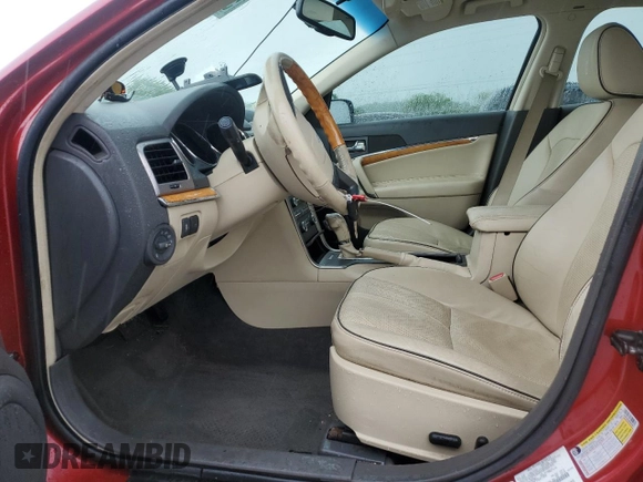 2010 Lincoln MKZ z VIN 3LNHL2GC6AR629927, wystawiony jako Copart lot #54663265 z przebiegiem 39 451 mil mil oraz Czysty tytuł • Clean title. Historia ofert i sprzedaży dostępna na DreamBid. Obrazek 7.