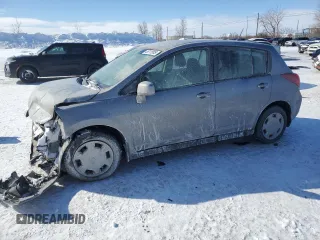 2009 Nissan Versa SL z VIN 3N1BC13E59L403228, wystawiony jako Copart lot #45711505 z przebiegiem 201 471 mil mil oraz Szkoda całkowita • Salvage title. Historia ofert i sprzedaży dostępna na DreamBid. Obrazek 1.