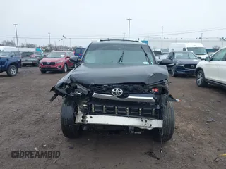 2018 Toyota 4Runner SR5 z VIN JTEBU5JR2J5579001, wystawiony jako IAAI lot #41996934 z przebiegiem 69 066 mil mil oraz . Historia ofert i sprzedaży dostępna na DreamBid. Obrazek 13.