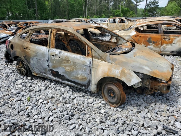 2018 Ford Focus SE z VIN 1FADP3FE4JL265608, wystawiony jako Copart lot #50029575 z przebiegiem Nie podano mil oraz Szkoda całkowita • Salvage title. Historia ofert i sprzedaży dostępna na DreamBid. Obrazek 4.