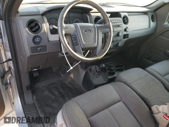 2009 Ford F-150 XL с VIN 1FTRF14W49KB73189, выставлен на аукционе Copart как лот 83101434 с пробегом 159 639 миль миль и Списание • Salvage title. История ставок и продаж доступна на DreamBid. Изображение 8.
