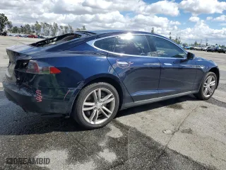 2013 Tesla Model S with VIN 5YJSA1CN1DFP08574, listed as a Copart auction lot 48762375 with 197,328 mi miles and Salvage Title. Bid and sale history available at carsss.com. Image 3.