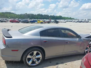 2013 Dodge Charger SE z VIN 2C3CDXBG1DH609530, wystawiony jako IAAI lot #42151140 z przebiegiem 173 210 mil mil oraz . Historia ofert i sprzedaży dostępna na DreamBid. Obrazek 13.