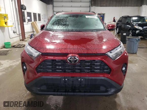 2024 Toyota RAV4 XLE Premium z VIN 2T3A1RFV0RW456338, wystawiony jako Copart lot #50769835 z przebiegiem 37 173 mil mil oraz Nie do naprawy • Non repairable. Historia ofert i sprzedaży dostępna na DreamBid. Obrazek 5.
