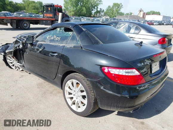 2016 Mercedes-Benz SLK 300 z VIN WDDPK3JA3GF124911, wystawiony jako IAAI lot #42101902 z przebiegiem 44 162 mil mil oraz . Historia ofert i sprzedaży dostępna na DreamBid. Obrazek 3.