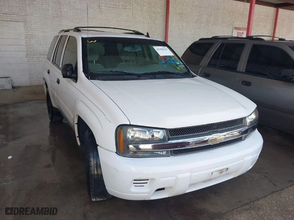 2006 Chevrolet TrailBlazer LS with VIN 1GNDS13S062235856, listed as a IAAI auction lot 41960738 with 112,706 mi miles. Bid and sale history available at carsss.com. Image 1.
