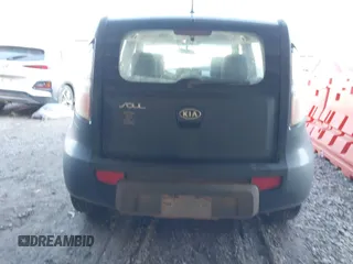 2011 Kia Soul with VIN KNDJT2A17B7733770, listed as a IAAI auction lot 41250008 with 182,515 mi miles. Bid and sale history available at carsss.com. Image 16.