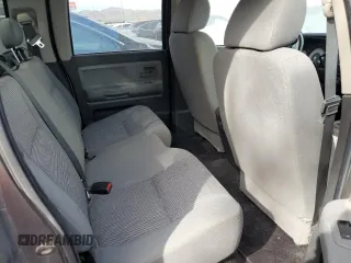 2008 Dodge Dakota Bighorn/Lonestar z VIN 1D7HE38K58S550926, wystawiony jako Copart lot #48440495 z przebiegiem Nie podano mil oraz Szkoda całkowita • Salvage title. Historia ofert i sprzedaży dostępna na DreamBid. Obrazek 10.